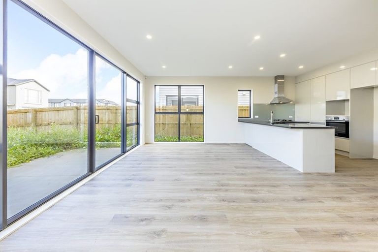 Photo of property in 4 Hollowout Street, Takanini, 2112