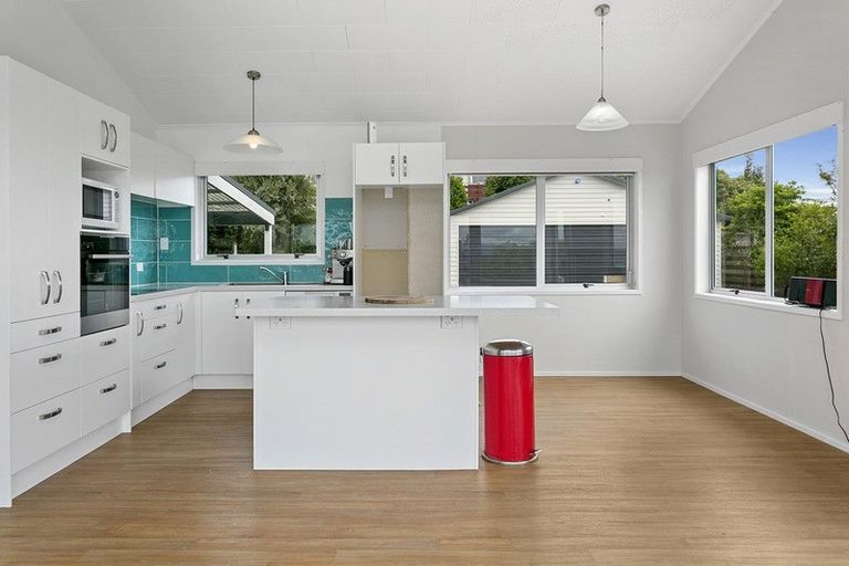 Photo of property in 9 Kinder Street, Acacia Bay, Taupo, 3330