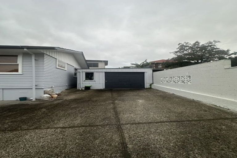 Photo of property in 27 Exminster Street, Blockhouse Bay, Auckland, 0600