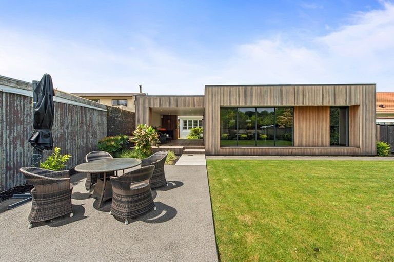 Photo of property in 12 Jellicoe Drive, Hamilton East, Hamilton, 3216