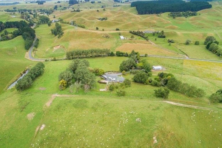 Photo of property in 322 Finnis Road, Pohangina, Feilding, 4775