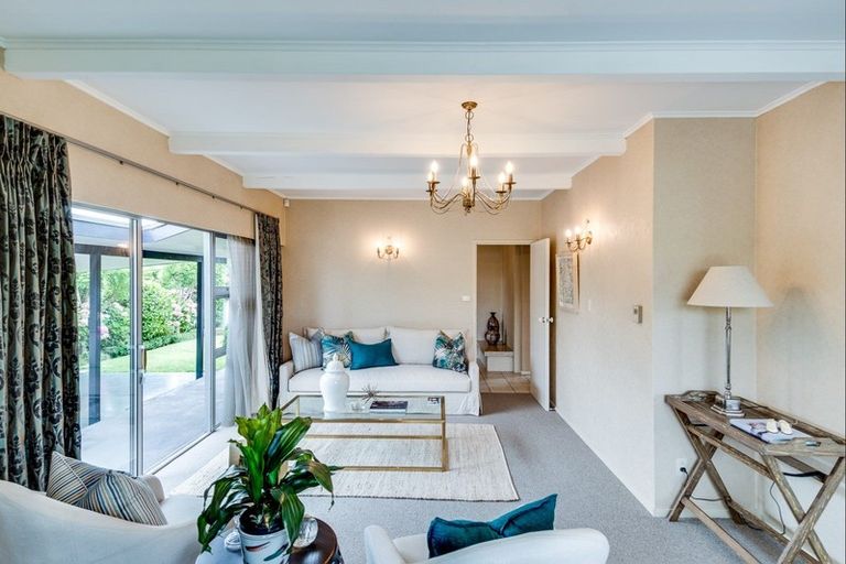 Photo of property in 32 Saint Hill Lane, Havelock North, 4130