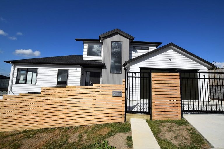 Photo of property in 7 Eric Gifford Drive, Ranui, Auckland, 0612