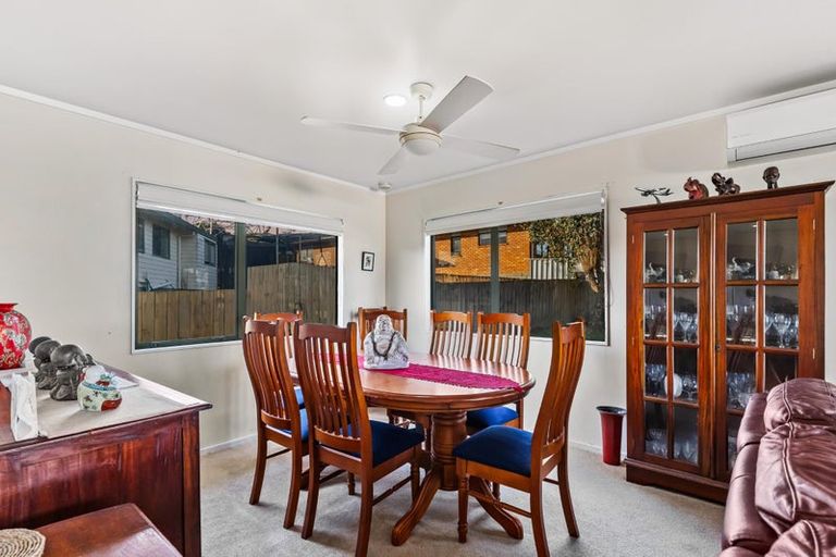 Photo of property in 11 Killygordon Place, Massey, Auckland, 0614