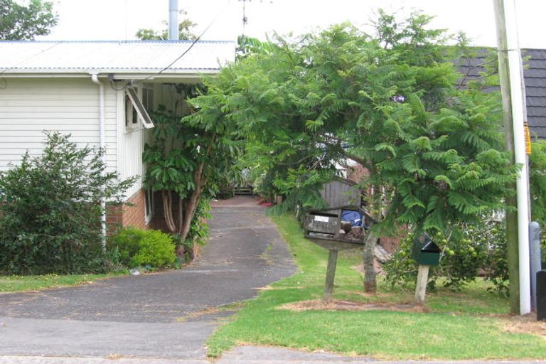 Photo of property in 2/240 Sunset Road, Windsor Park, Auckland, 0632