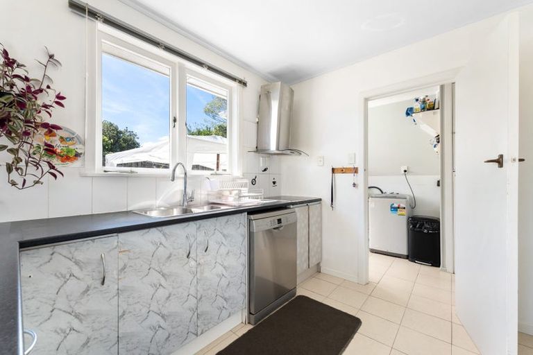 Photo of property in 8a Harrington Road, Henderson, Auckland, 0610