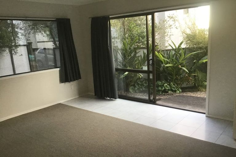 Photo of property in 25 Tobruk Crescent, Milford, Auckland, 0620