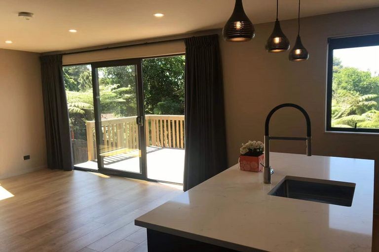 Photo of property in 44a Glen Vista Place, Bayview, Auckland, 0629