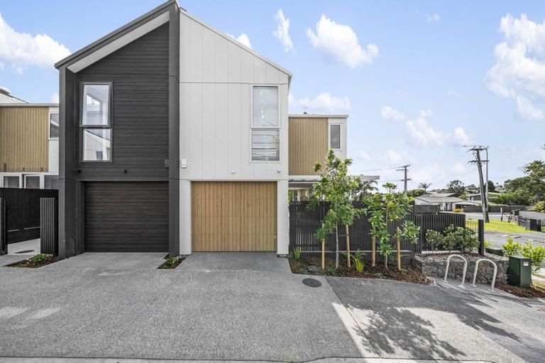 Photo of property in 41 Red Beach Road, Red Beach, 0932