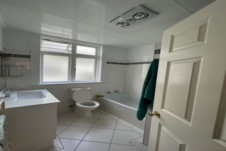 Photo of property in 14 Saint Albans Grove, Woburn, Lower Hutt, 5010