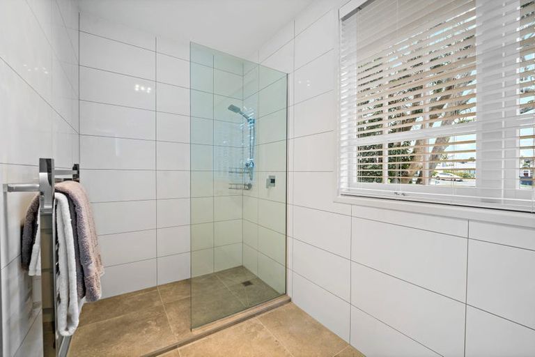 Photo of property in 1/25 James Evans Drive, Northcote, Auckland, 0627