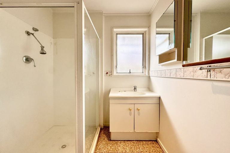 Photo of property in 32 Powrie Street, Glenfield, Auckland, 0629