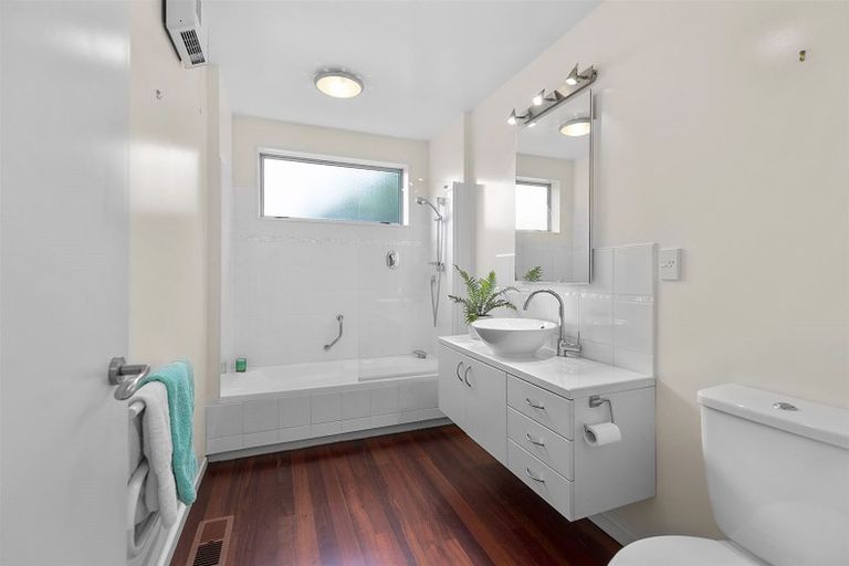 Photo of property in 2 Reserve Road, Plimmerton, Porirua, 5026