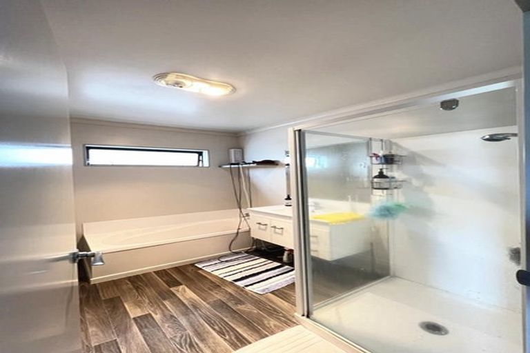 Photo of property in 32 Tutuwhatu Crescent, Weymouth, Auckland, 2103