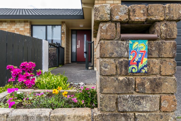 Photo of property in 27 Suncrest Drive, West Harbour, Auckland, 0618