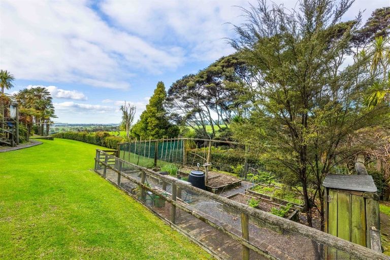 Photo of property in 185 Red Hills Road, Massey, Henderson, 0782