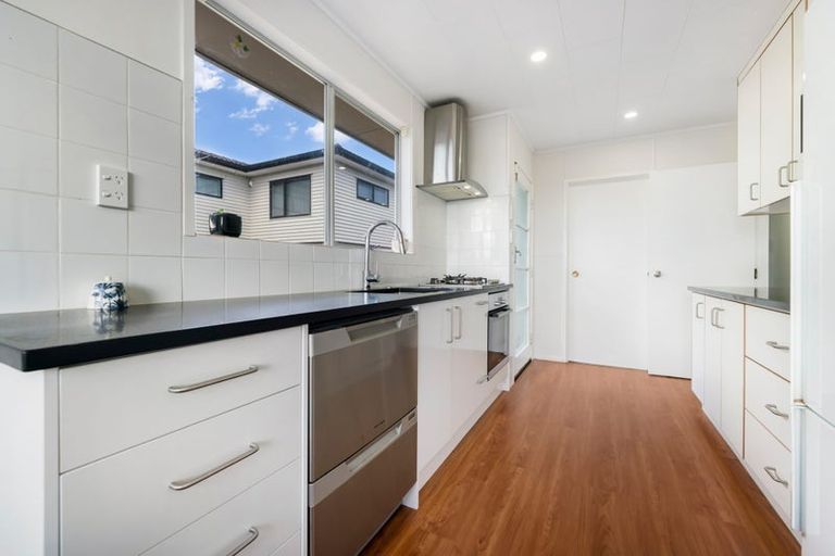Photo of property in 14b Pipitea Place, Massey, Auckland, 0614