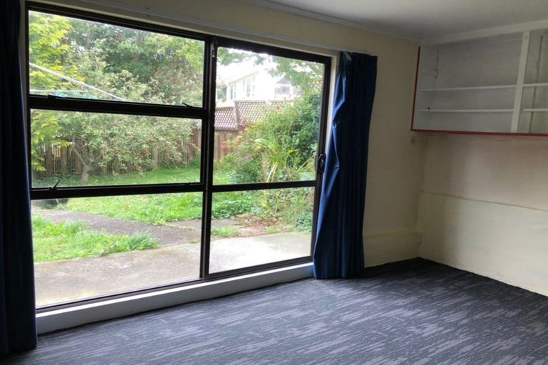 Photo of property in 15 Bancroft Terrace, Newlands, Wellington, 6037