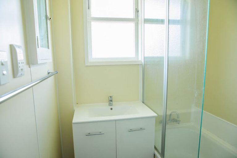 Photo of property in 91 Eversleigh Road, Belmont, Auckland, 0622