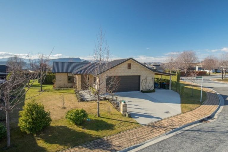 Photo of property in 35 Old Station Avenue, Wanaka, 9305