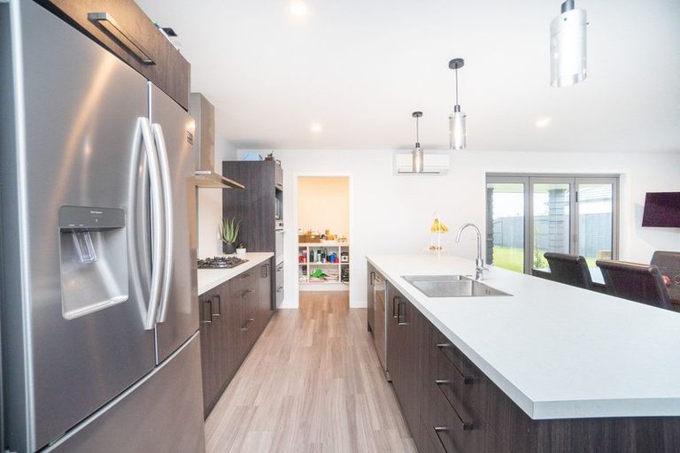 Photo of property in 22 Monaco Grove, Fitzherbert, Palmerston North, 4410