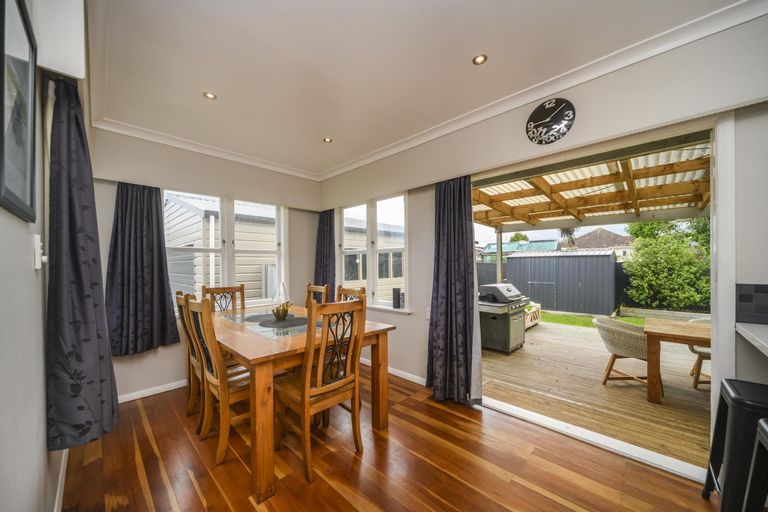 Photo of property in 18 Woburn Place, Takaro, Palmerston North, 4412