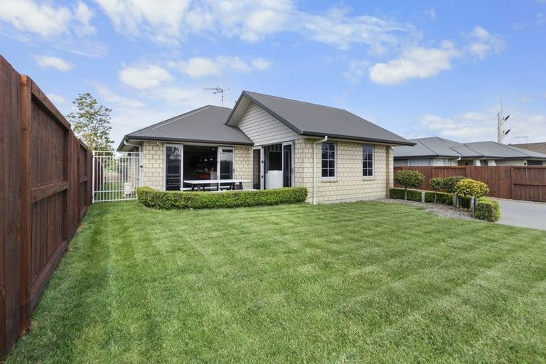 Photo of property in 17 Farleigh Close, Huntington, Hamilton, 3210