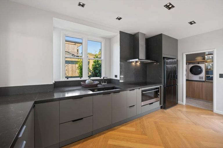 Photo of property in 48 Brougham Street, Nelson South, Nelson, 7010