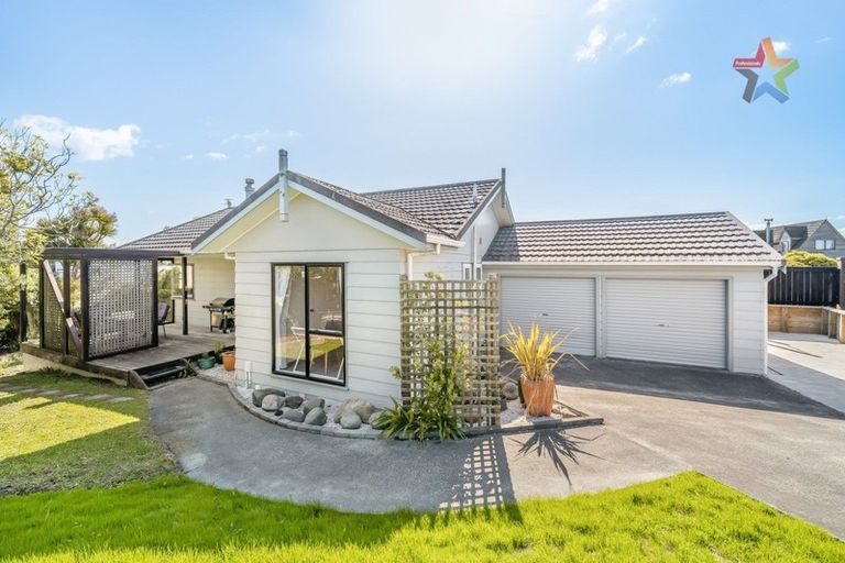 Photo of property in 21 Jasmine Grove, Maungaraki, Lower Hutt, 5010