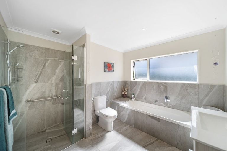 Photo of property in 16 Carpenter Lane, Silverdale, 0932