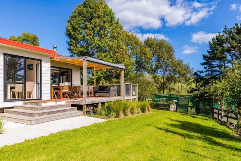 Photo of property in 74 Valley Road, Waimauku, 0881