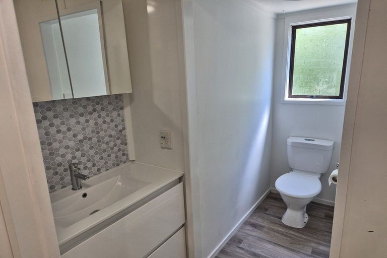 Photo of property in 15 Vina Place, Massey, Auckland, 0614