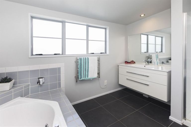 Photo of property in 238 Withells Road, Avonhead, Christchurch, 8042