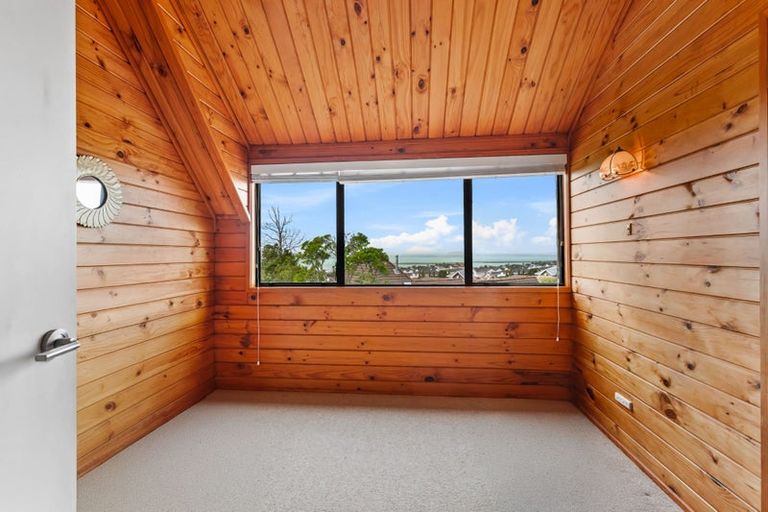 Photo of property in 27 Cherub Place, West Harbour, Auckland, 0618