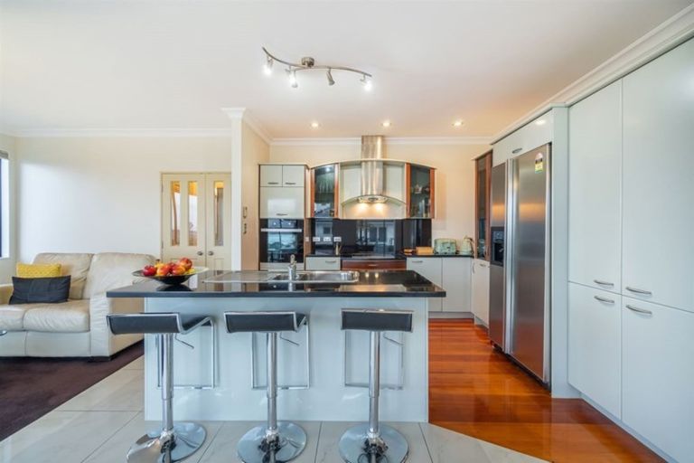 Photo of property in 34a Seaview Road, Castor Bay, Auckland, 0620