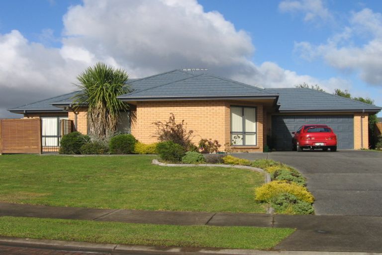 Photo of property in 13 Attymon Lane, East Tamaki, Auckland, 2016