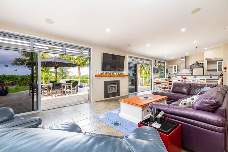 Photo of property in 56 Old Waipu Road, Mangawhai, 0505