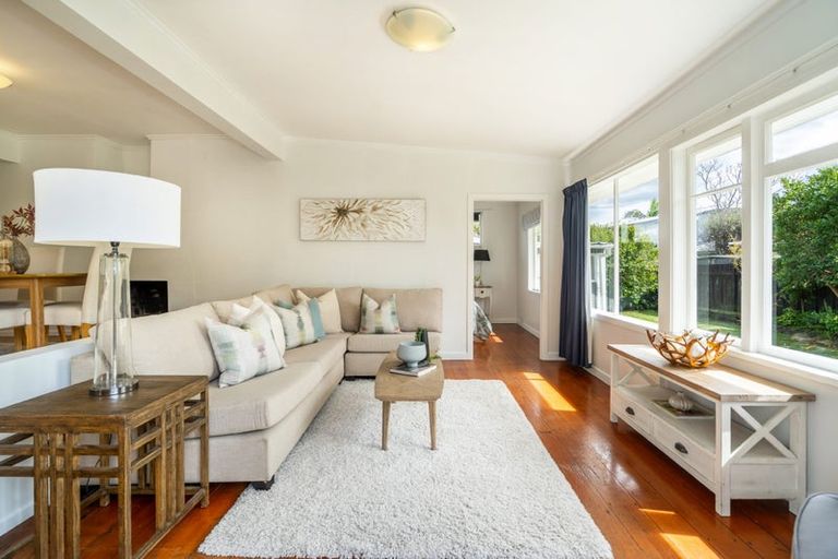 Photo of property in 42a Old Lake Road, Narrow Neck, Auckland, 0624