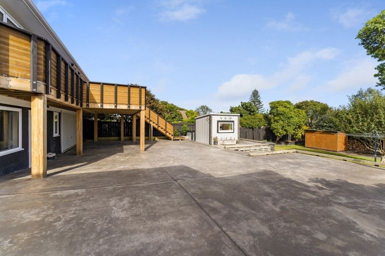 Photo of property in 17 Aorangi Road, Paraparaumu, 5032
