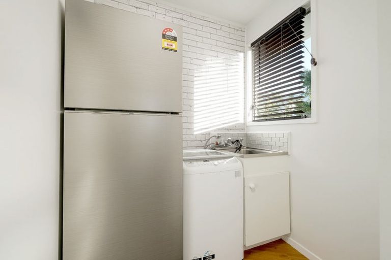 Photo of property in 5 Mckinley Road, Sunnyvale, Auckland, 0612