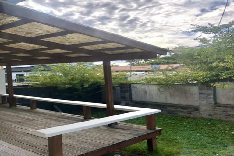 Photo of property in 1/52 Glen Road, Ranui, Auckland, 0612