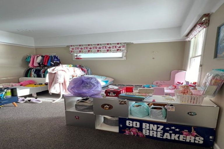 Photo of property in 35 Takutai Avenue, Half Moon Bay, Auckland, 2012