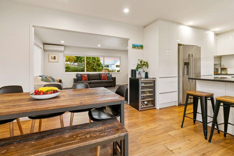 Photo of property in 53 Gordon Avenue, Forrest Hill, Auckland, 0620