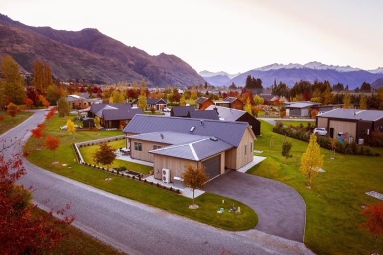 Photo of property in 1 Parkview Street, Wanaka, 9382