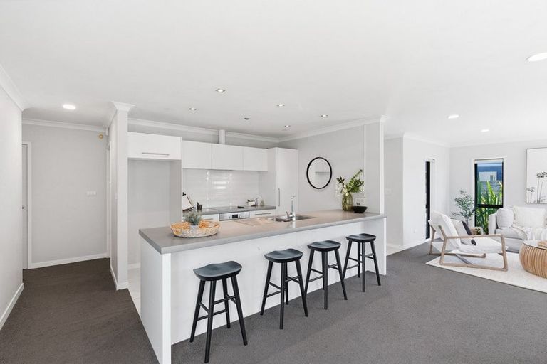 Photo of property in 5 Ella Place, Papamoa Beach, Papamoa, 3118