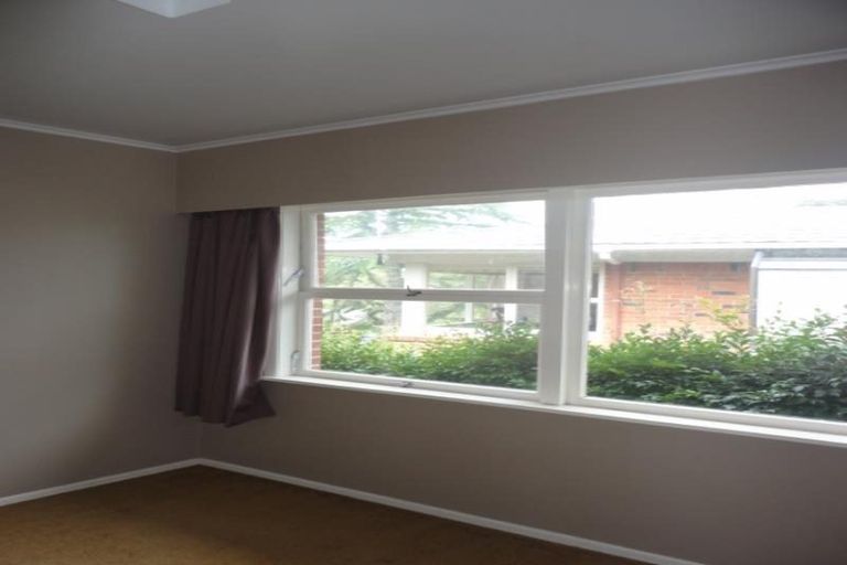 Photo of property in 21 Fowler Street, Northcote, Auckland, 0627