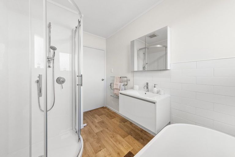 Photo of property in 2/45 Glenmore Road, Sunnyhills, Auckland, 2010