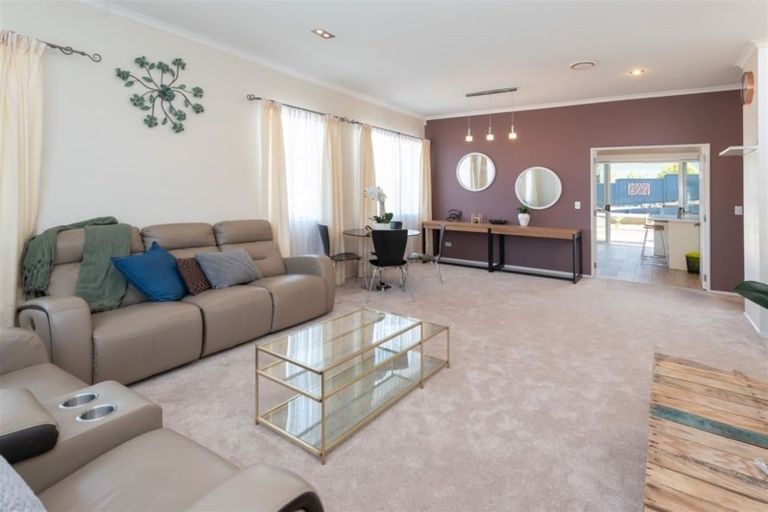 Photo of property in 8 Bilancia Place, Flat Bush, Auckland, 2016