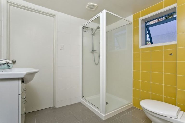 Photo of property in 1/226 Forrest Hill Road, Forrest Hill, Auckland, 0620