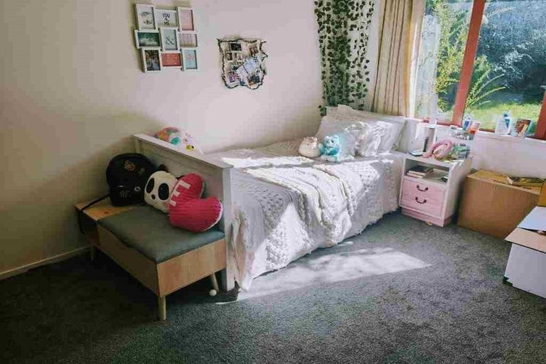 Photo of property in 2/72 Heathcote Road, Castor Bay, Auckland, 0620